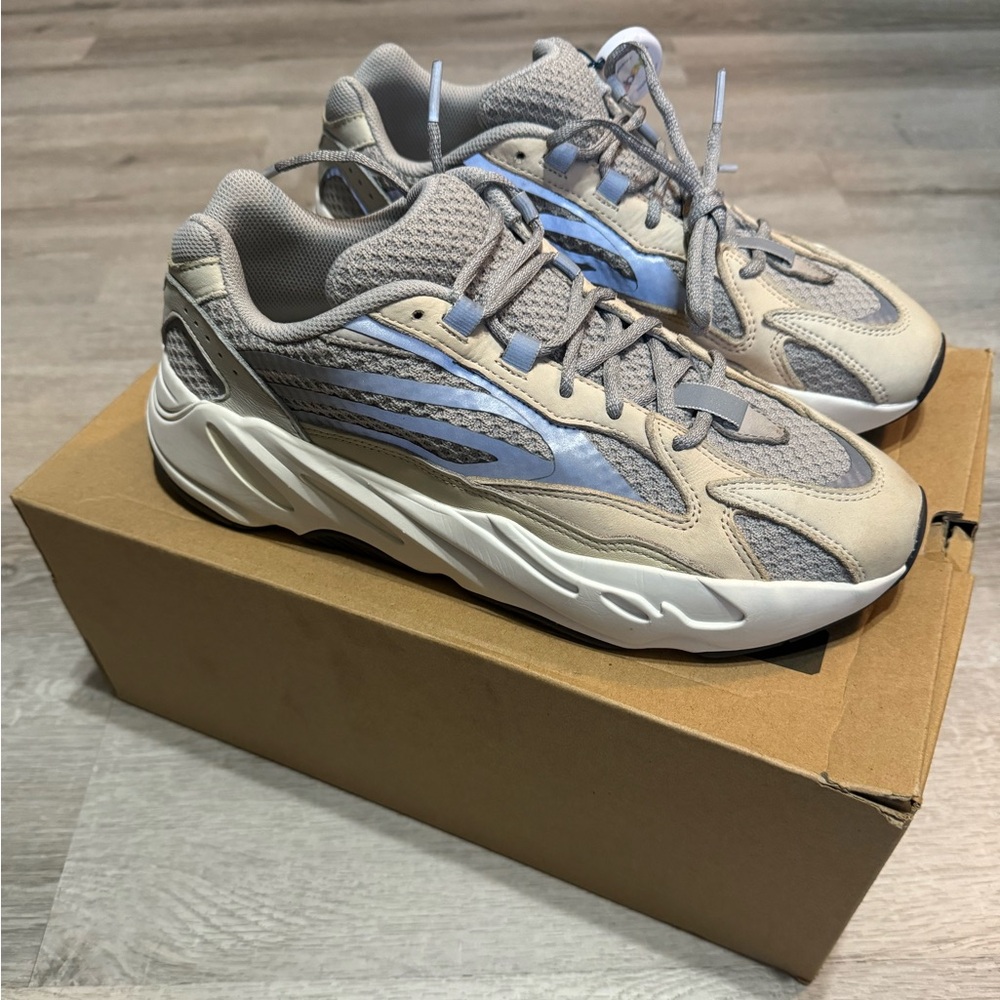 Adidas Yeezy 700 cream